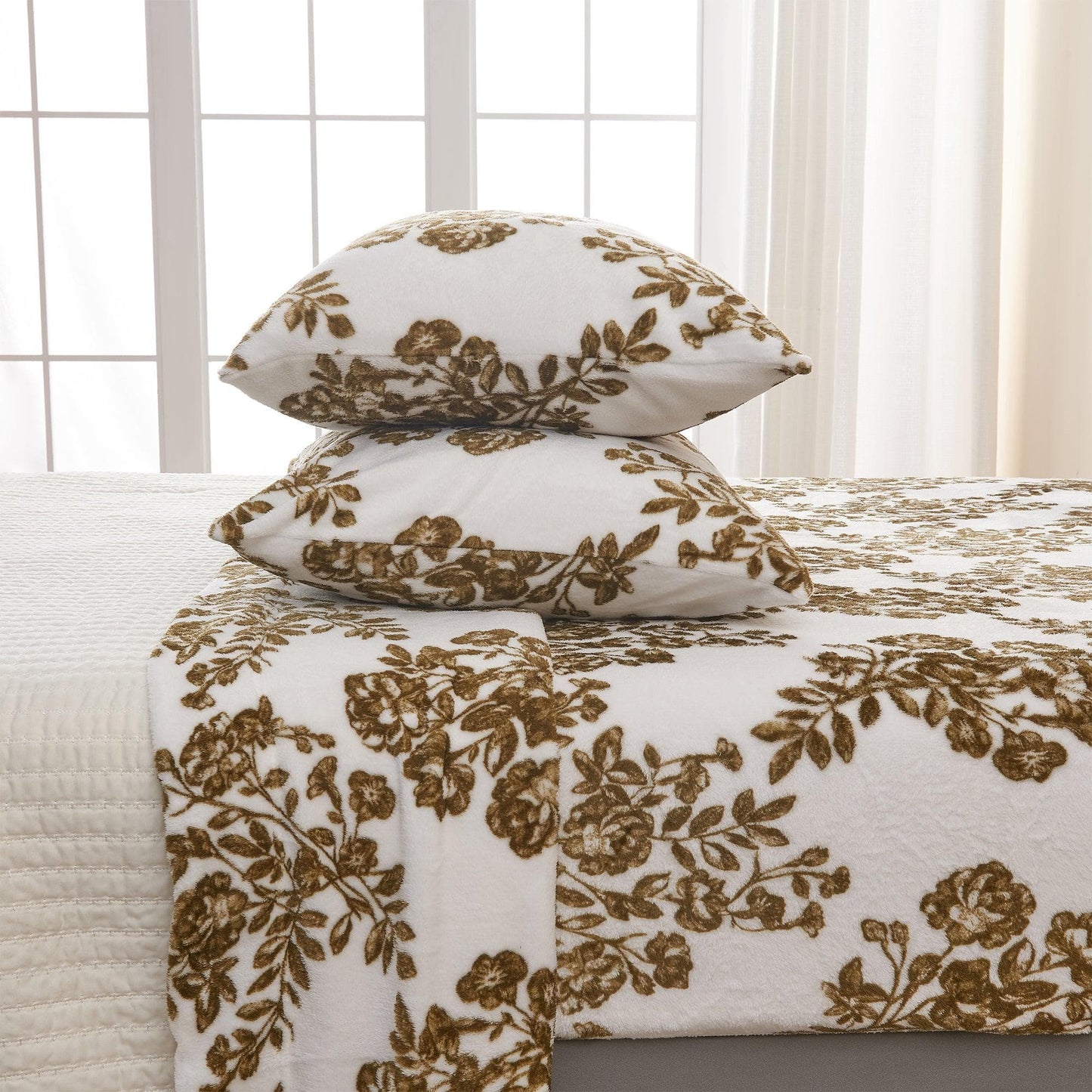 4-Piece Printed Plush Sheet - Velvet Luxe Lattice Collection